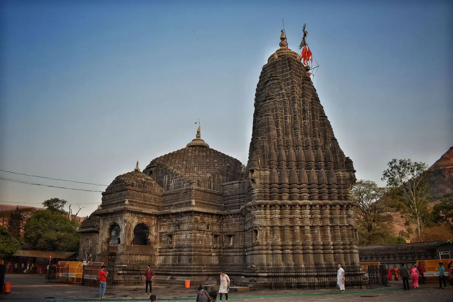 त्र्यंबकेश्वर कैसे पहुँचें — संपूर्ण यात्रा मार्गदर्शिका